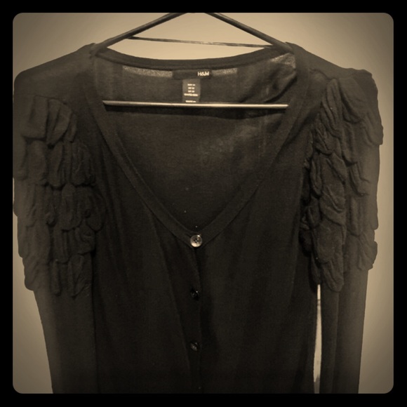 ๐ H&M ๐ซ Cardigan with Stylish Sleeve Detail โจ - Picture 1 of 3